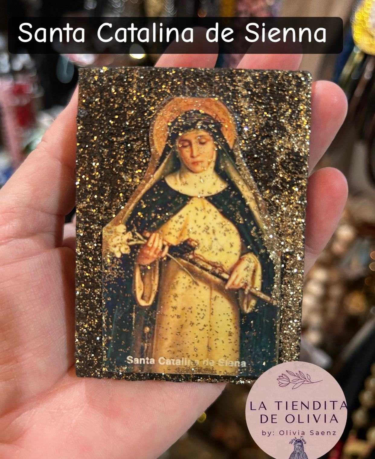 Santa Catalina de Sienna Mini Cuadrito de Madera
Medidas Aproximadas 2”x 3”
Elaborado y Diseñado por LA TIENDITA DE OLIVIA