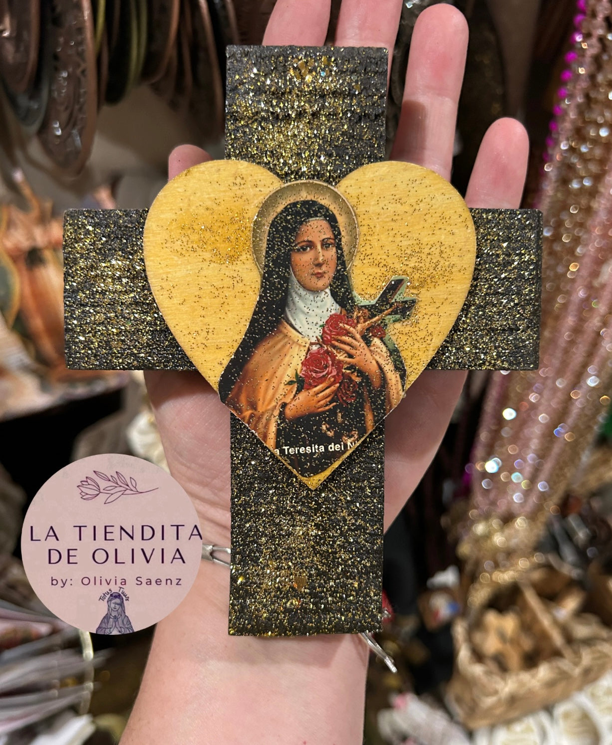 SANTA TERESITA DEL NIÑO JESÚS Mini Cruz de Madera para colgar
Medidas aproximadas 4.5" X 6"
Elaborada y diseñada por La Tiendita de Olivia