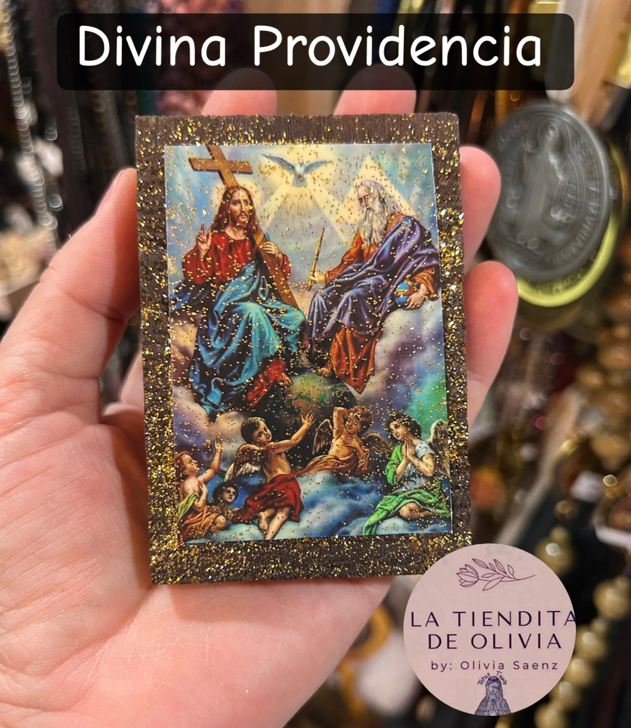 Divina Providencia Mini Cuadrito de Madera
Medidas Aproximadas 2”x 3”
Elaborado y Diseñado por LA TIENDITA DE OLIVIA
