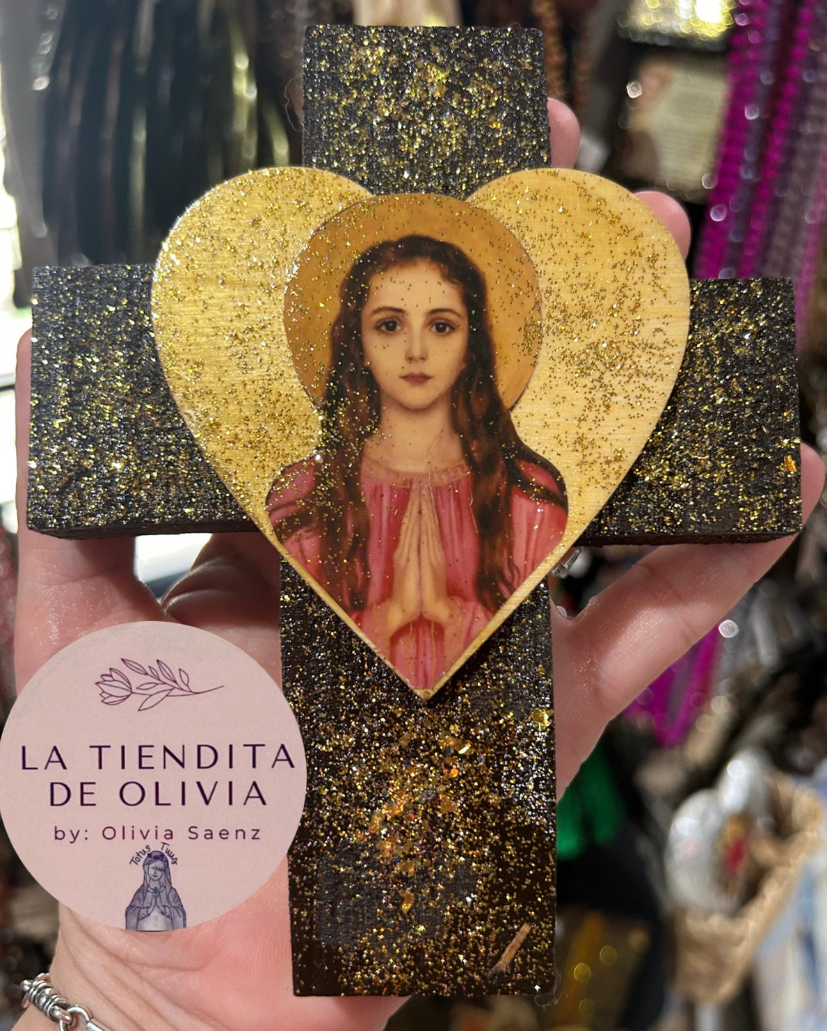 SANTA FILOMENA Mini Cruz de Madera para colgar 
Medidas aproximadas 4.5" X 6"- elaborada y diseñada por La Tiendita de Olivia