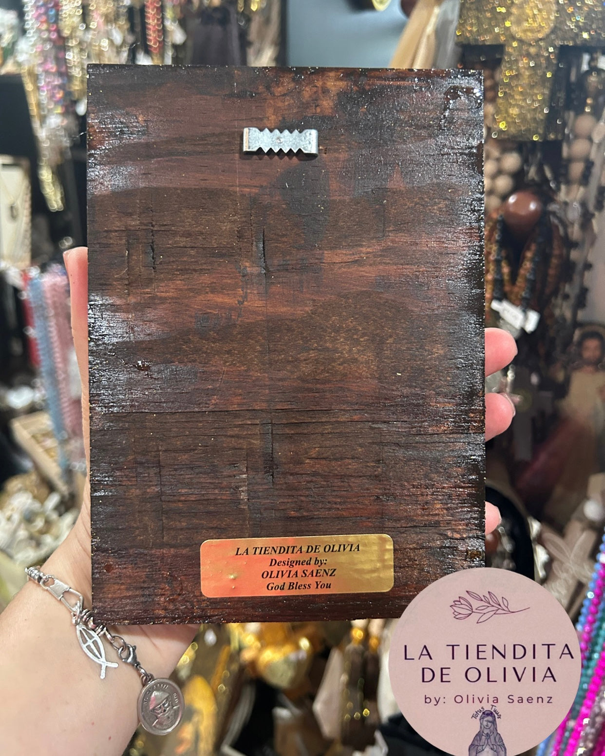 San Chárbel  Cuadro de Madera 
Medidas Aproximadas 5” x  7”

Elaborado y Diseñado por LA TIENDITA DE OLIVIA