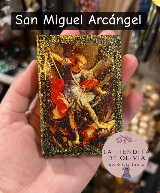 San Miguel Arcángel                                          Mini Cuadrito de Madera 
Medidas Aproximadas 2”x 3”

Elaborado y Diseñado por LA TIENDITA DE OLIVIA