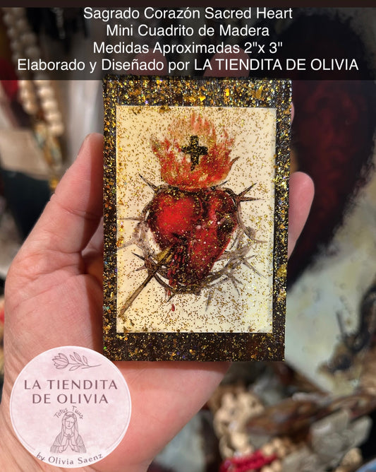 Sagrado Corazón Sacred Heart 
Mini Cuadrito de Madera
Medidas Aproximadas 2"x 3"
Elaborado y Diseñado por LA TIENDITA DE OLIVIA