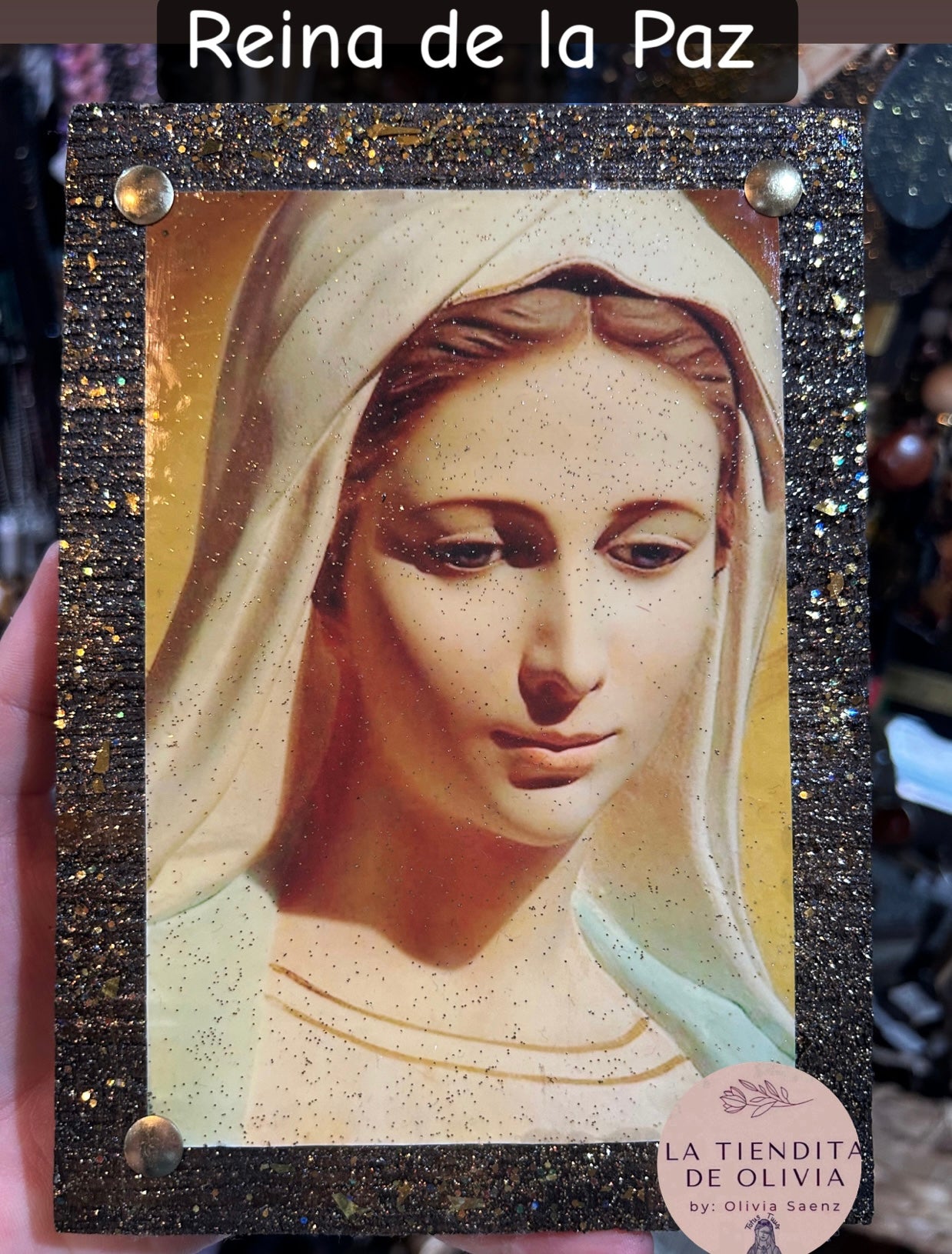Reina de la Paz                             Cuadro de Madera 
Medidas Aproximadas 5” x  7”

Elaborado y Diseñado por LA TIENDITA DE OLIVIA