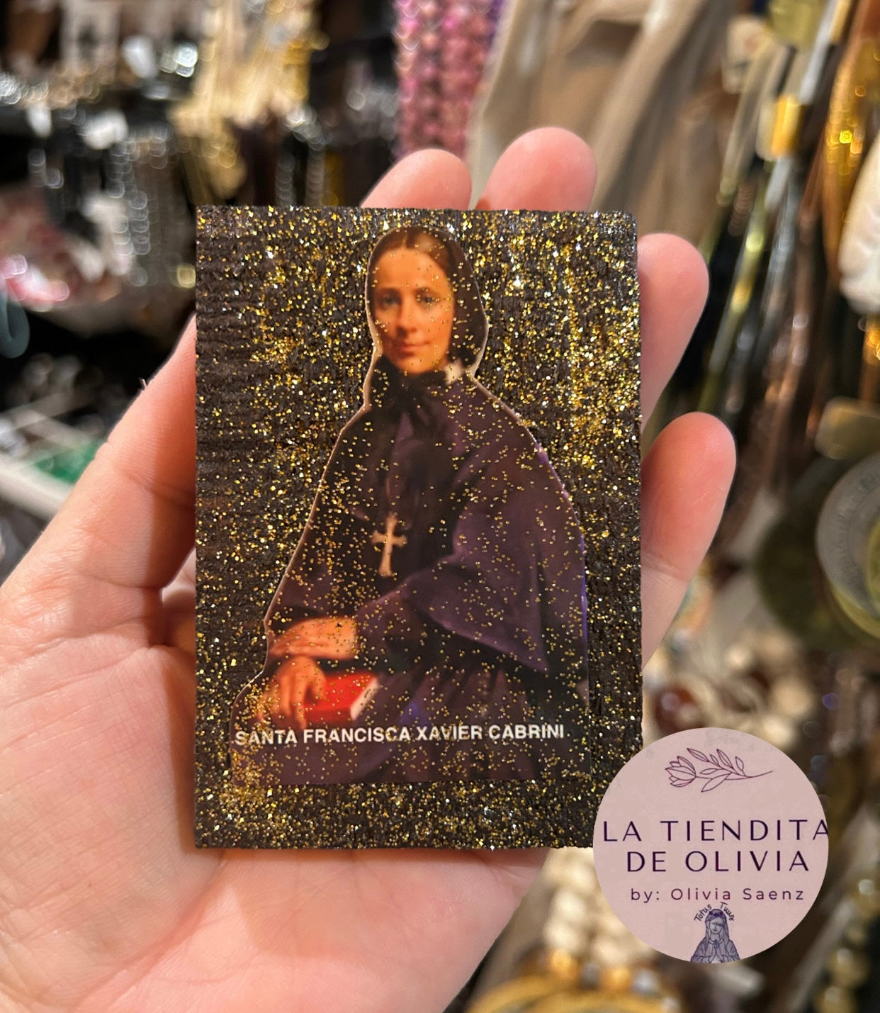 Santa Francisca Cabrini                    Mini Cuadritos de Madera 
Medias Aproximadas 2”x 3”
Elaborado y Diseñado por LA TIENDITA DE OLIVIA