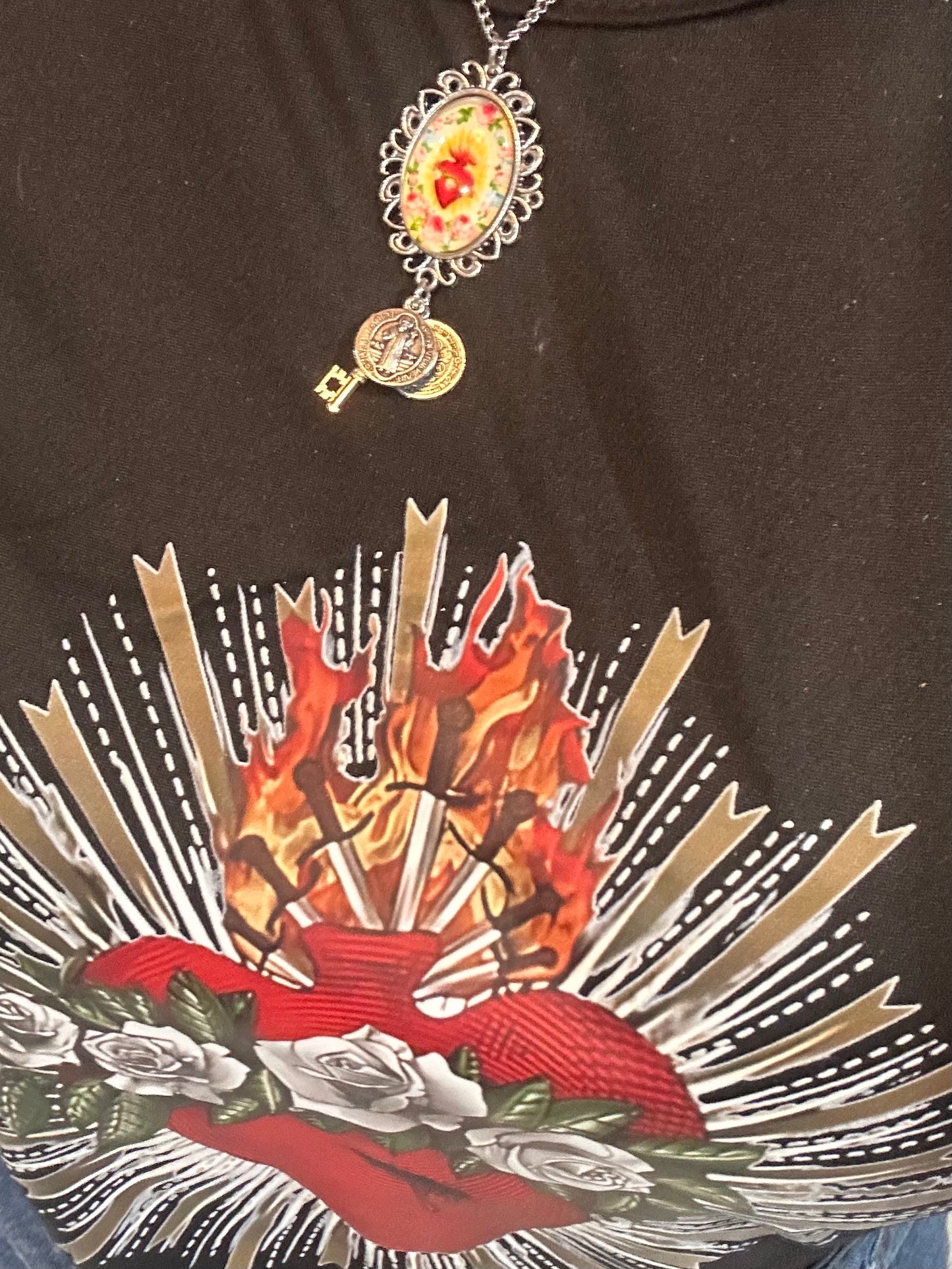 Immaculate Heart of Mary Necklace 23" long,  Silver Plate
Inmaculado Corazón de María❤️