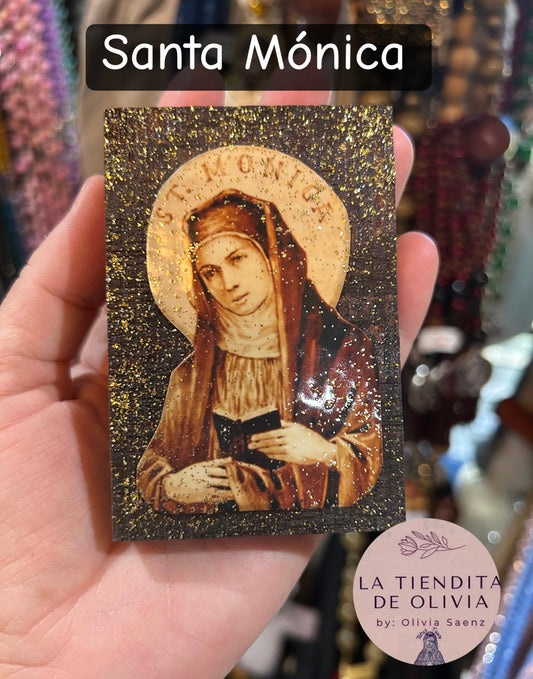 Santa Mónica                                    Mini Cuadrito de Madera 
Medidas Aproximadas 2”x 3”

Elaborado y Diseñado por LA TIENDITA DE OLIVIA