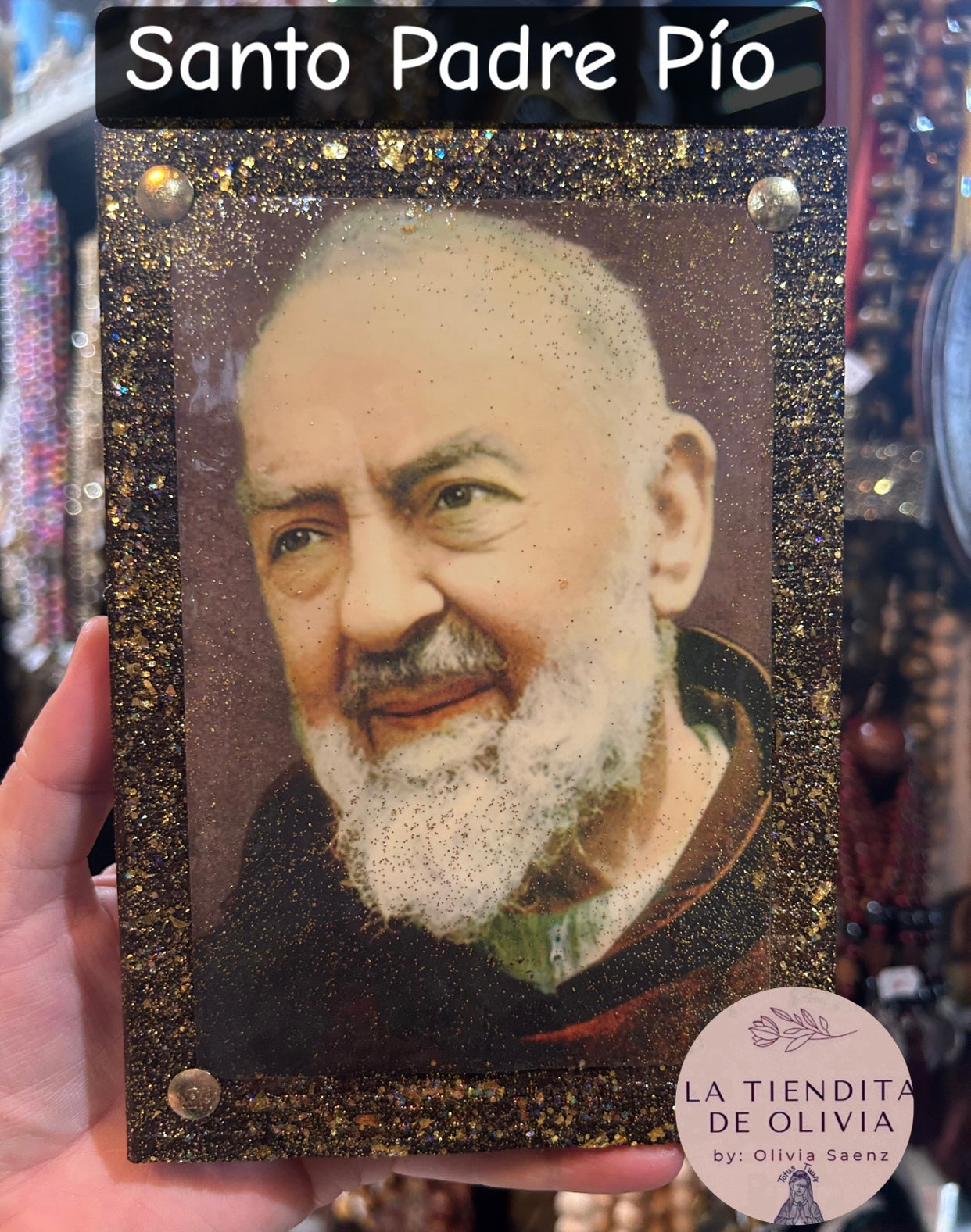 Santo Padre Pío                         Cuadro de Madera 
Medidas Aproximadas 5” x  7”

Elaborado y Diseñado por LA TIENDITA DE OLIVIA
