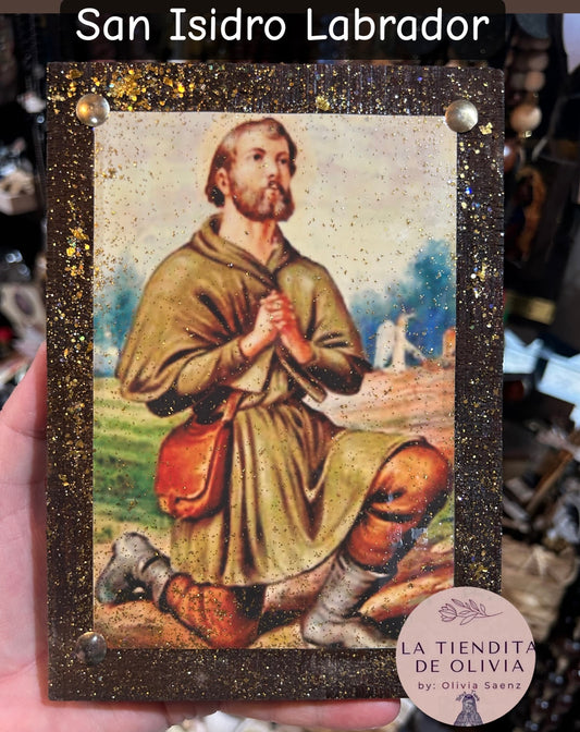 San Isidro Labrador.                     Cuadro de Madera 
Medidas Aproximadas 5” x  7”

Elaborado y Diseñado por LA TIENDITA DE OLIVIA