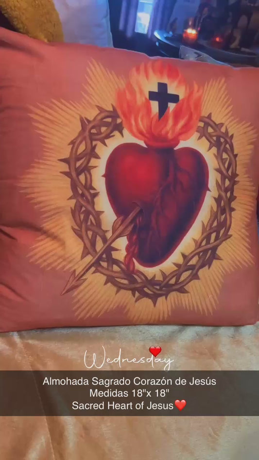 Almohada Sagrado Corazón de Jesús
Medidas 18"x 18"
Sacred Heart of Jesus❤️